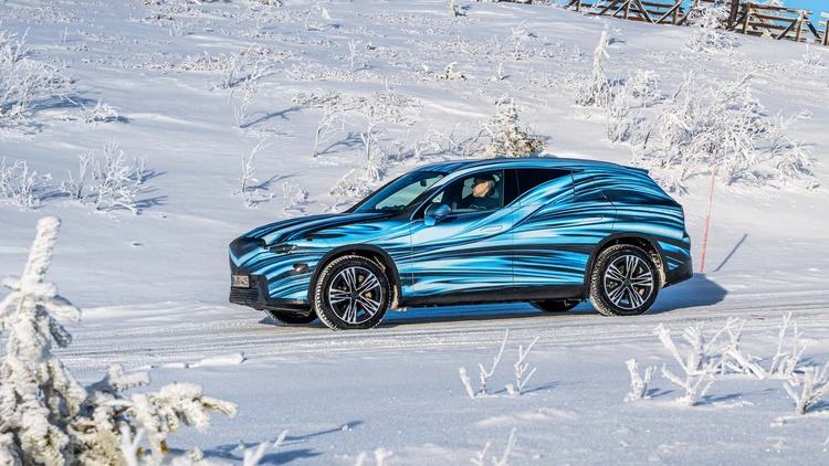 mercedes-glc-with-eq-technology-teaser (2).jpg