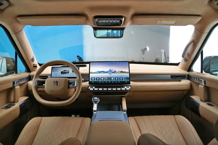 Xe SUV Trung Quốc Dongfeng M-Hero M817 ra mắt: Mạnh hơn 900 mã lực, hút gần 10.000 đơn đặt hàng trong một ngày