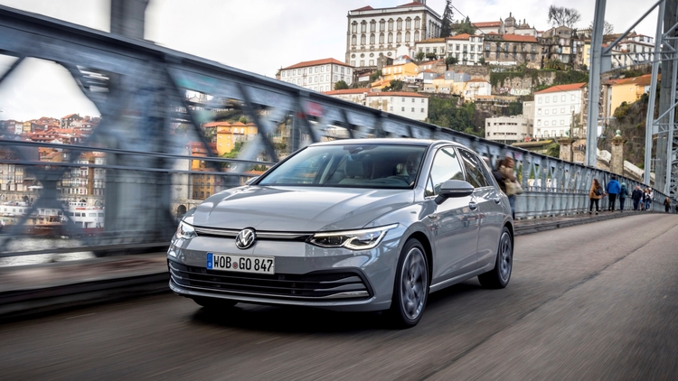 VW Golf 1.5 eTSI Style(2).jpg