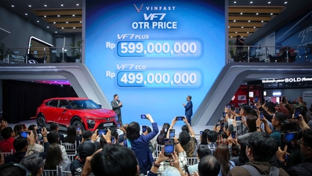 VinFast chính thức mở bán VF 7 tay lái nghịch tại Indonesia, giá từ 800 triệu đồng
