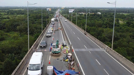 Kẹt xe trên cao tốc TP.HCM - Long Thành: Lỗi do sửa cầu rồi mới báo?
