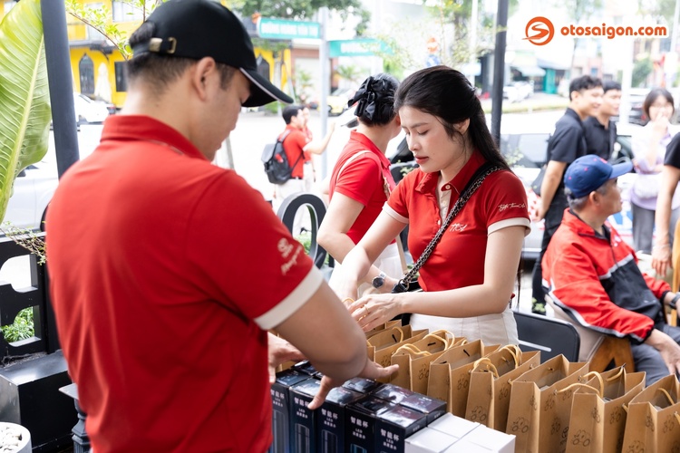 Ofline Toyota Veloz Binh Duong 17.jpg