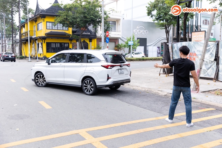 Ofline Toyota Veloz Binh Duong 20.jpg