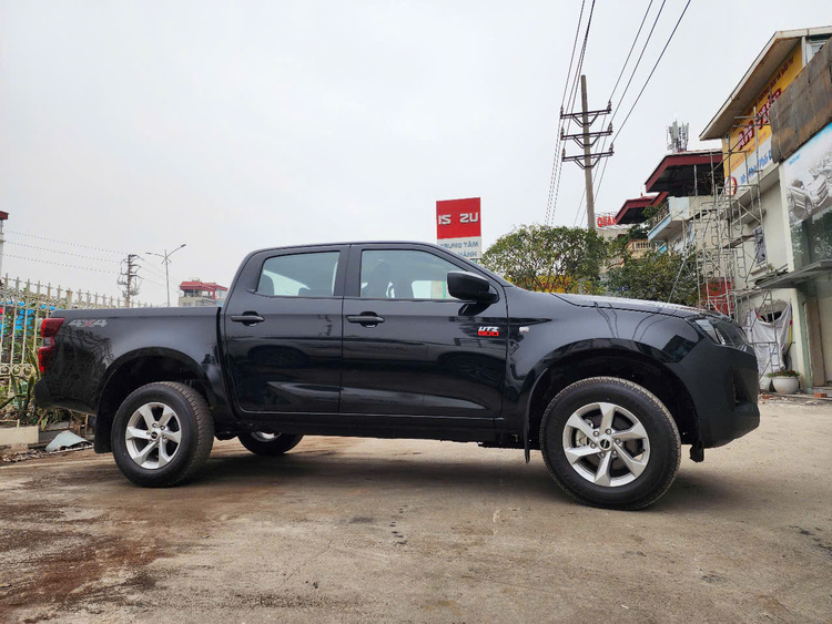 Isuzu Dmax 2023 chuẩn bị về thêm dòng 4x4 MT nhé!