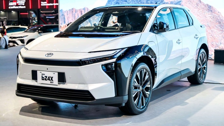 2025-GIIAS-Toyota-bZ4X-FL-1-1260x841.jpg