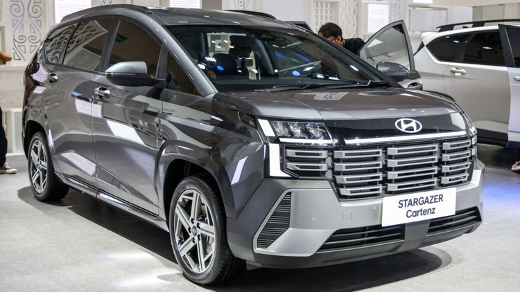 2025-GIIAS-Hyundai-Stargazer-Cartenz-1-1260x841.jpg