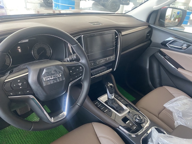isuzu mu-x premium 4x4 at (2).jpg