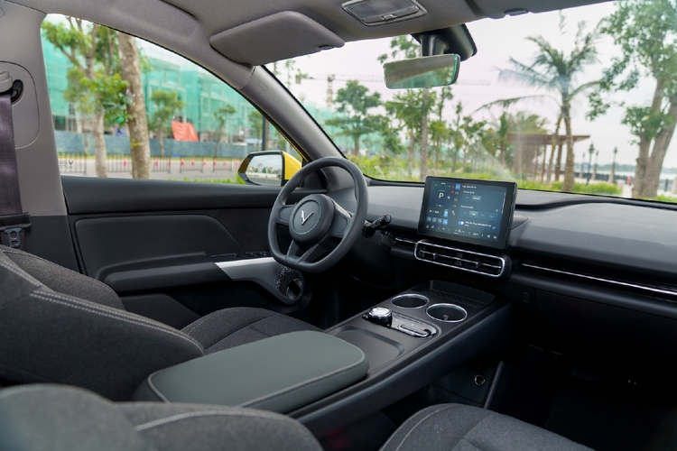 Giao xe VF Limo Green (16).jpg