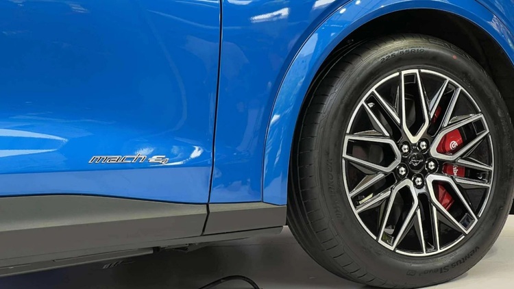 FORD MUSTANG MACH E 2025 (6).jpg