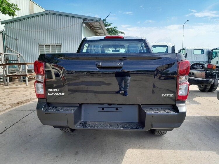 Thanh lý xe Isuzu Dmax UTZ 4x4 MT - 2023