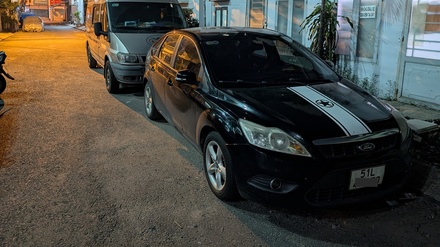Tìm garage nhận thay chụp đèn trước Ford Focus 2012 hatchback