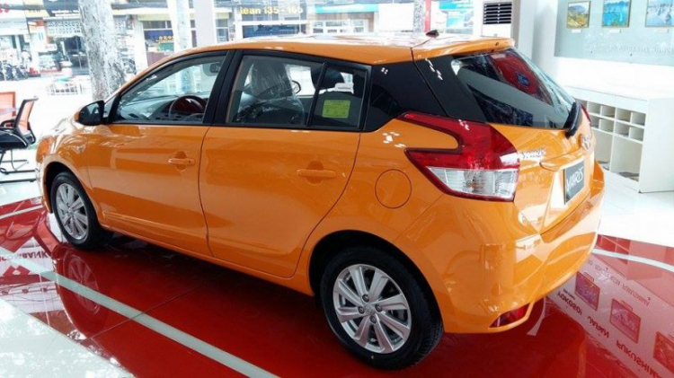 Toyota Yaris màu độc