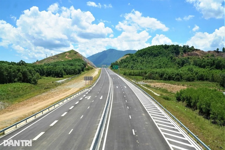 Cập nhật về đường bộ cao tốc Bắc-Nam, giấc mơ xuyên Việt trở nên dễ dàng hơn