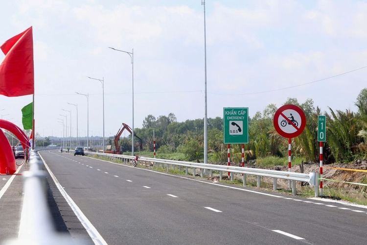 Cau-Nhon-Trach-11.jpg