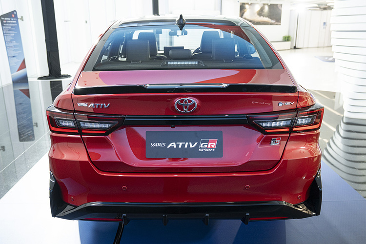 Toyota_Yaris_Ativ_HEV_GR_Exterior_5.jpg