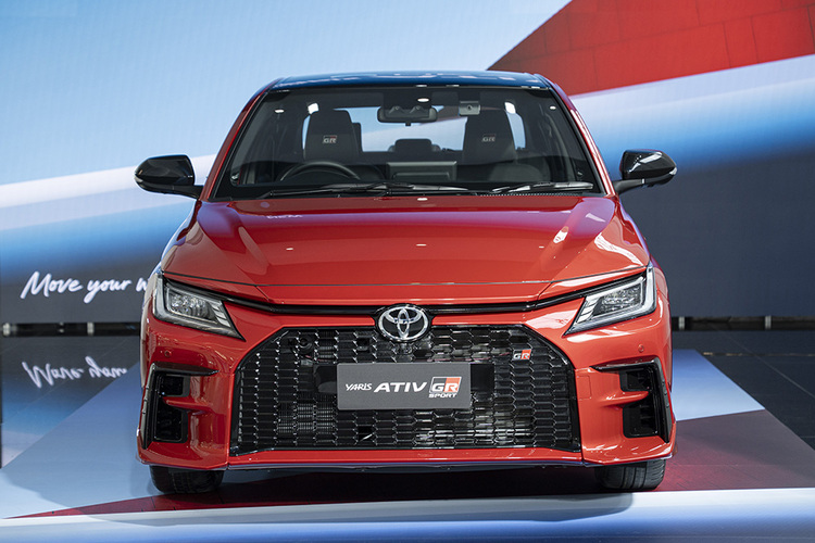 Toyota_Yaris_Ativ_HEV_GR_Exterior.jpg