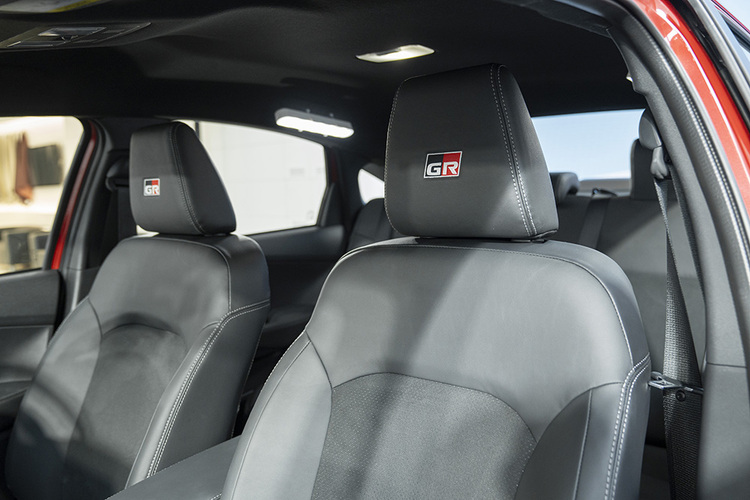 Toyota_Yaris_Ativ_HEV_GR_Interior_35.jpg