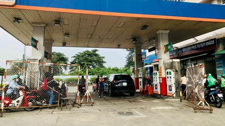 Giá xăng ngày 21/8: Xăng tăng hơn 200 đồng, dầu tiếp tục giảm