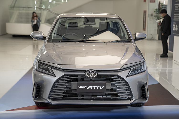 Toyota_Yaris_Ativ_HEV_Premium_Exterior_34.jpg