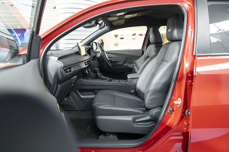 Toyota_Yaris_Ativ_HEV_GR_Interior_34.jpg