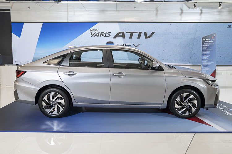 Toyota_Yaris_Ativ_HEV_Premium_Exterior_31.jpg