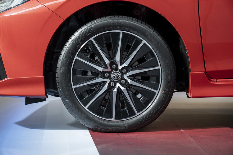 Toyota_Yaris_Ativ_HEV_GR_Exterior_20.jpg