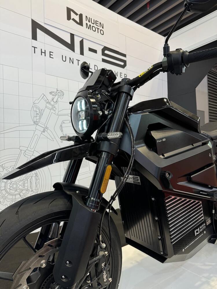 Tân binh xe máy điện Nuen Moto N1-S: Giá 170 triệu, 60% linh kiện Việt, thu hút cả báo nước ngoài