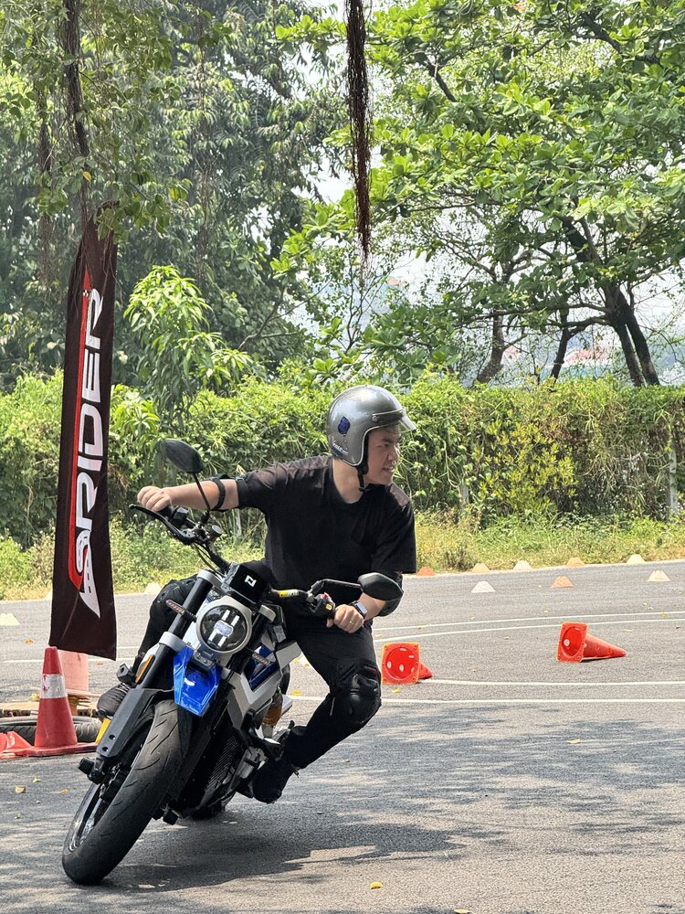Tân binh xe máy điện Nuen Moto N1-S: Giá 170 triệu, 60% linh kiện Việt, thu hút cả báo nước ngoài Tân binh xe máy điện Nuen Moto N1-S: Giá 170 triệu, 60% linh kiện Việt, thu hút cả báo nước ngoài