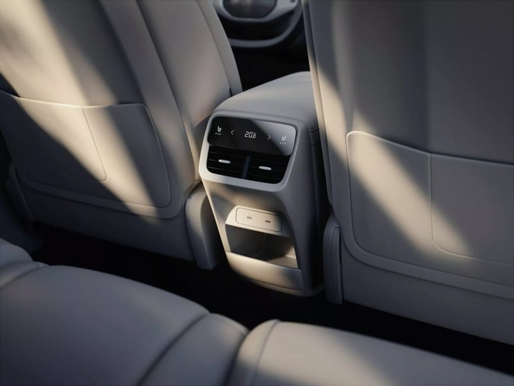 VOLVO XC70 2026 (26).jpg