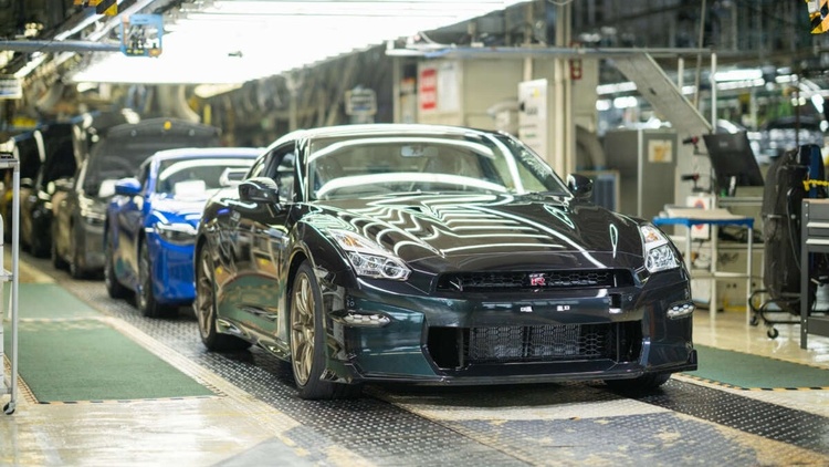 Nissan-GT-R-R35-final-production-6-1200x800.jpg