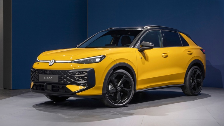 Volkswagen-T-Roc-2025-second-gen-R-Line-1.jpg