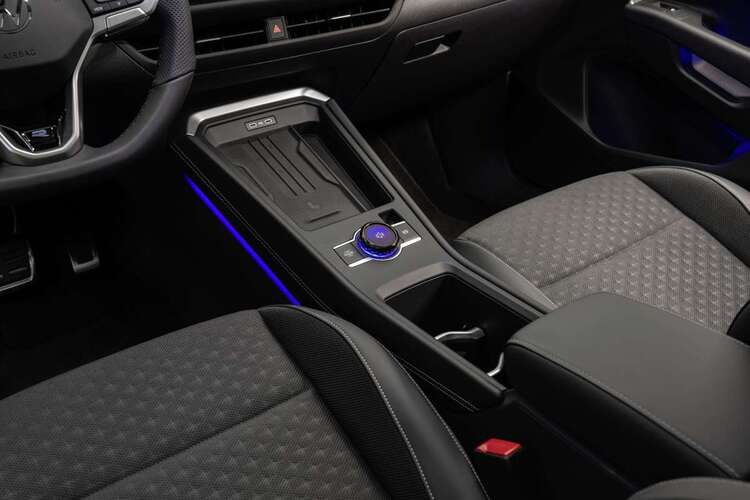 Volkswagen-T-Roc-2025-second-gen-R-Line-10-1200x800.jpg