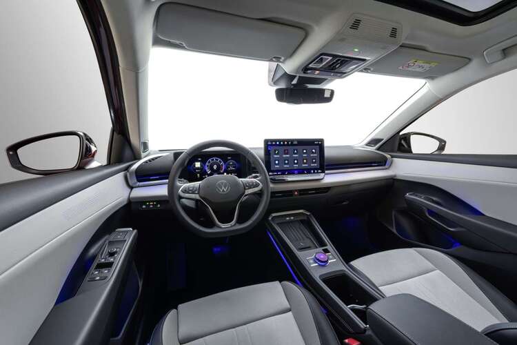 Volkswagen-T-Roc-2025-second-gen-R-Line-69-1200x800.jpg