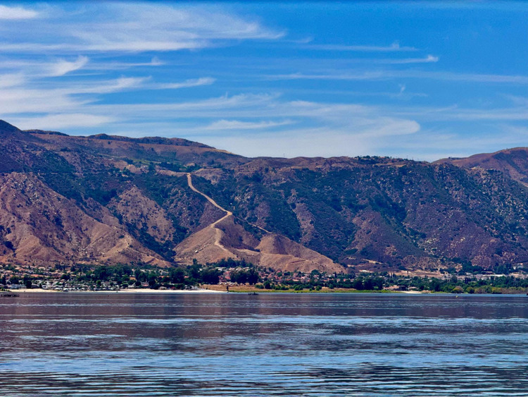 Lake Elsinore - nơi vô thức dẫn đường