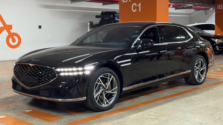 Độc lạ Việt Nam: Genesis G90 mới 100% rao giá 5,6 tỷ, cao hơn cả Mercedes S-Class