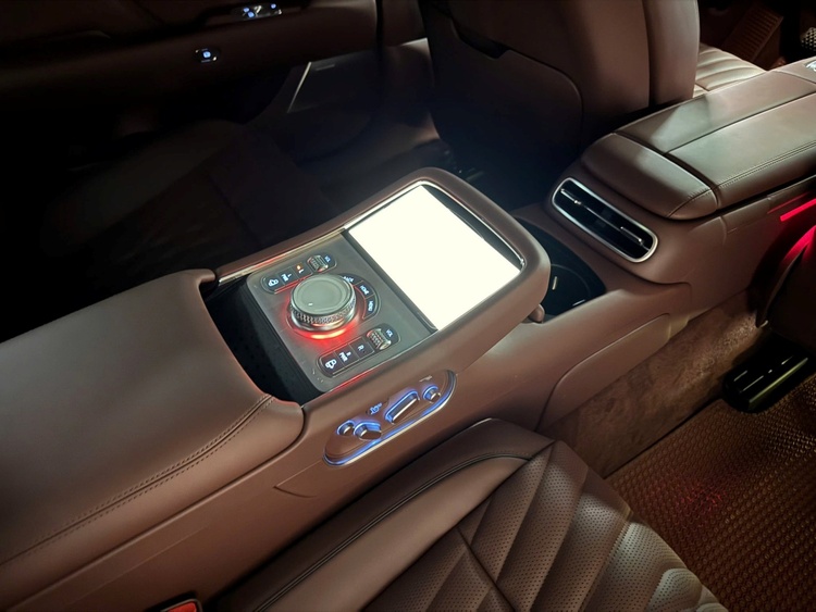 Độc lạ Việt Nam: Genesis G90 mới 100% rao giá 5,6 tỷ, cao hơn cả Mercedes S-Class