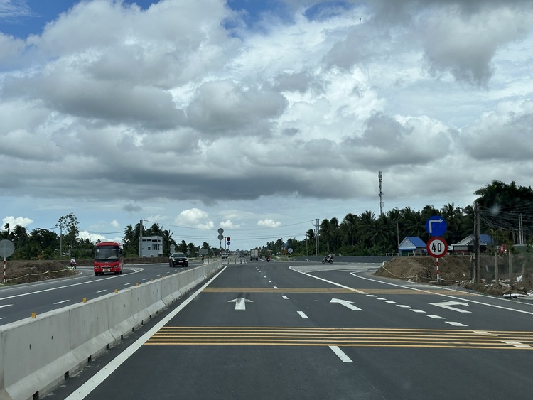 Lần đầu tiên cầu Rạch Miễu thông thoáng ngay ngày đầu nghỉ lễ 2-9 Lần đầu tiên cầu Rạch Miễu thông thoáng ngay ngày đầu nghỉ lễ 2-9