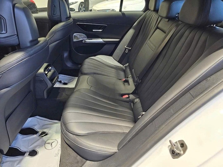 Đại lý nhận cọc Mercedes-Benz E-Class 2025 tại VN, sẽ ra mắt và giao xe ngay trong tháng 10/2025 Đại lý nhận cọc Mercedes-Benz E-Class 2025 tại VN, sẽ ra mắt và giao xe ngay trong tháng 10/2025