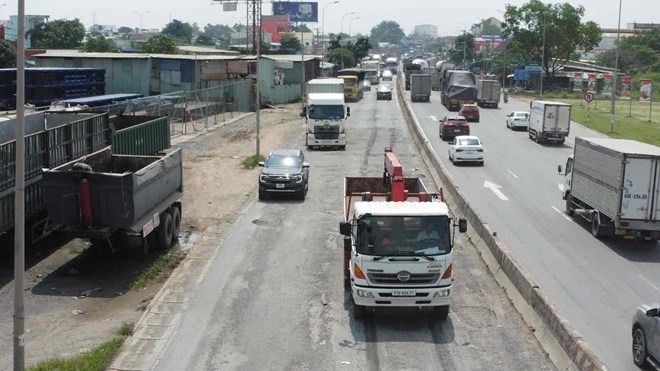 Quốc lộ 51 tuyến kết nối sân bay Long Thành hỏng nặng vì “lượng xe gấp 6 lần” thiết kế