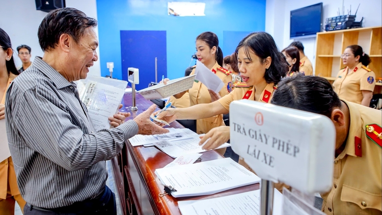 Bộ Công an sẽ rút ngắn thời gian, giảm 30% lệ phí cấp bằng lái xe Bộ Công an sẽ rút ngắn thời gian, giảm 30% lệ phí cấp bằng lái xe