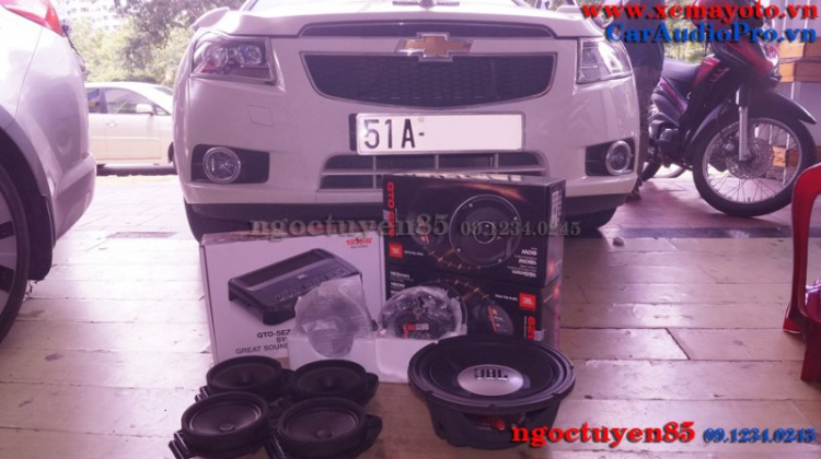 Chevrolet Cruze thay 4 loa zin bằng 4 loa JBL GTO 629, loa SUB JBL