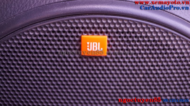 Chevrolet Cruze thay 4 loa zin bằng 4 loa JBL GTO 629, loa SUB JBL