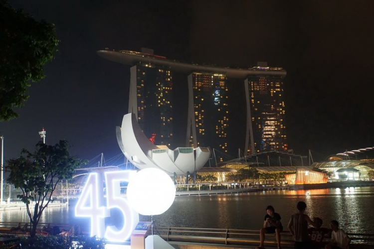 Lò mò Singapore... Lò mò Singapore...