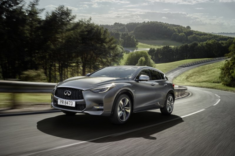 [IAA2015] Infiniti Q30 đối đầu Mercedes A-Class và BMW 1-Series