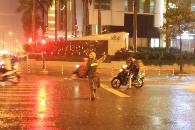CSGT: trong mưa có nắng, trong nắng có mưa các bác ạ !
