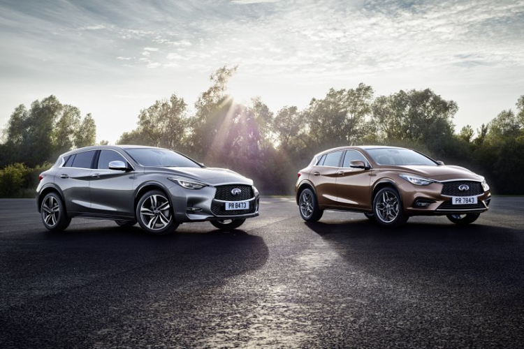 [IAA2015] Infiniti Q30 đối đầu Mercedes A-Class và BMW 1-Series