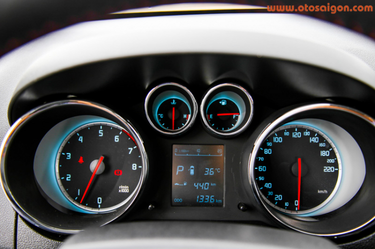 Changan CS35: Tạm ổn, nhưng giá cao Changan CS35: Tạm ổn, nhưng giá cao