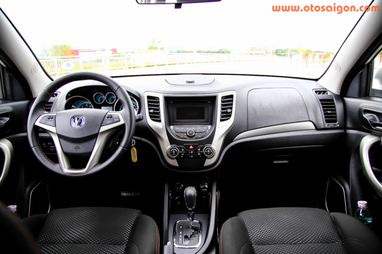 Changan CS35: Tạm ổn, nhưng giá cao Changan CS35: Tạm ổn, nhưng giá cao
