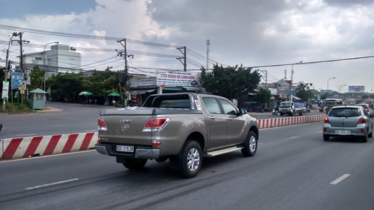 Cần mua nắp thùng cho ford ranger mới