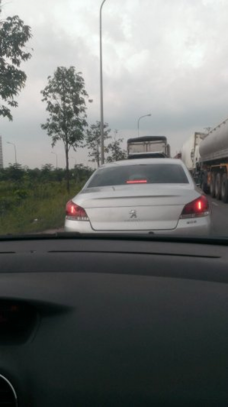 Nhà Ai Nuôi Sư Tử...? Nhà Ai Nuôi Sư Tử...?